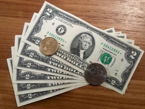 rares billets de $2 et pièces de $1
