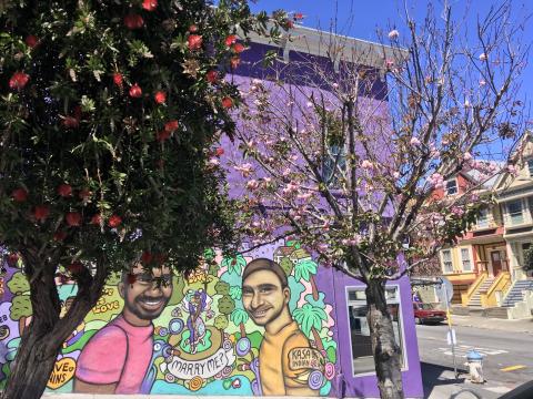 [Photo : Fresque murale d'une demande en mariage dans le quartier du Castro à San Francisco]